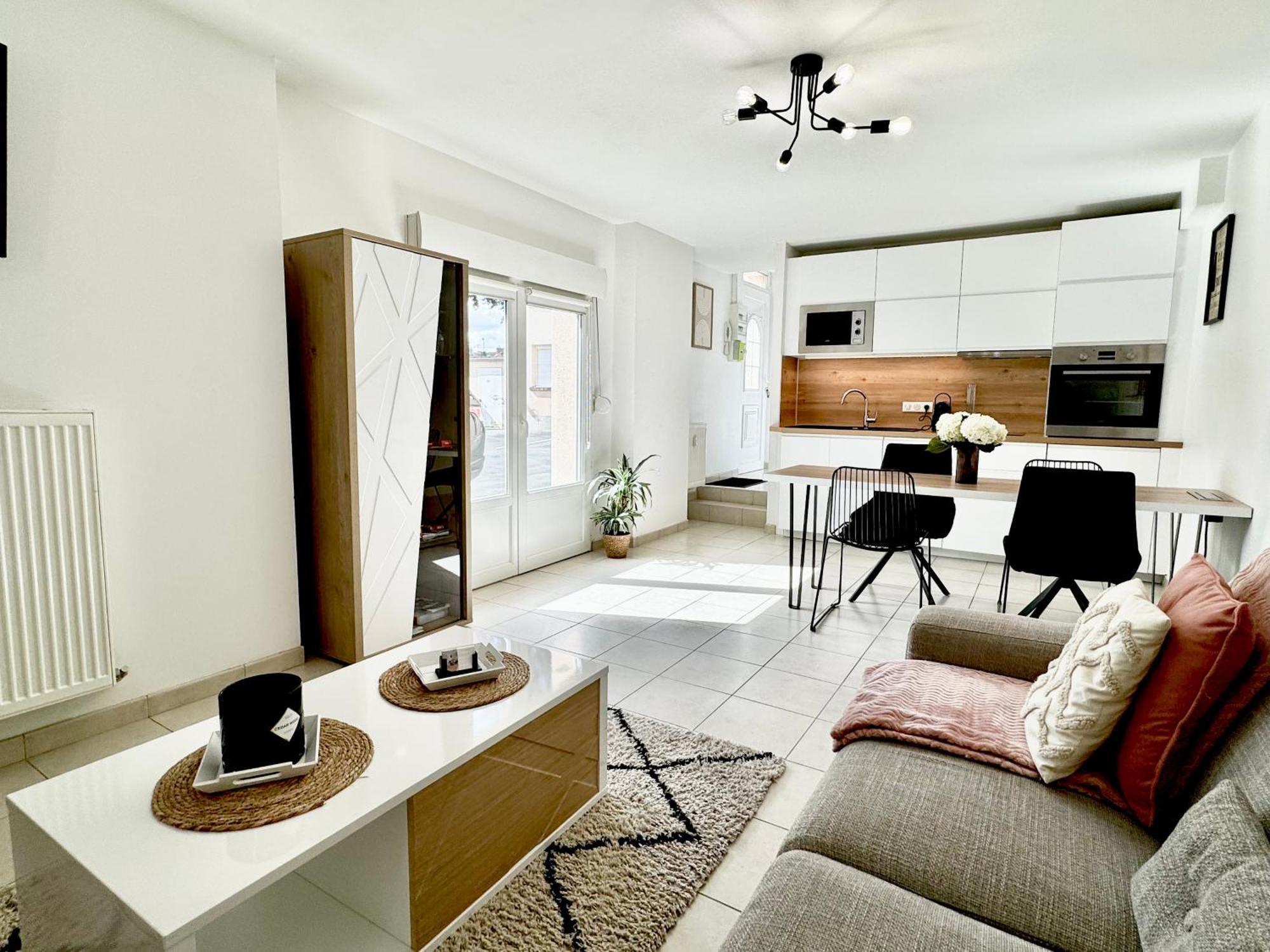 Le Cubry : Hyper-centre Avec Place De Parking Apartment *