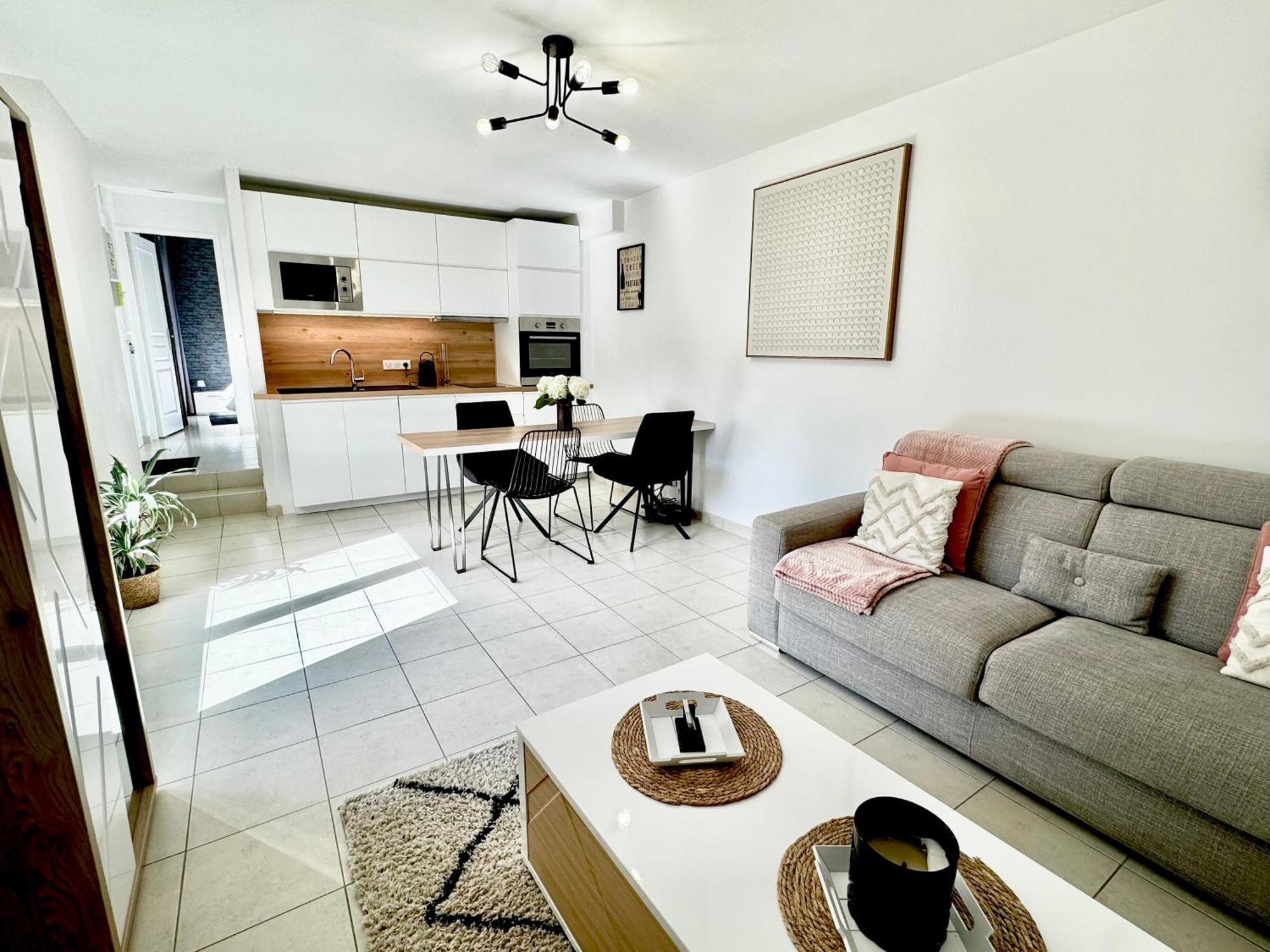 Apartment Le Cubry : Hyper-centre Avec Place De Parking